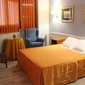 hostal-montserrat.catalonia-hotels.com/